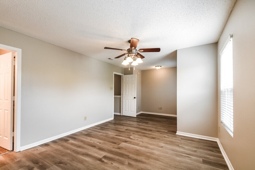 Building Photo - 14390 Black Farm Dr
