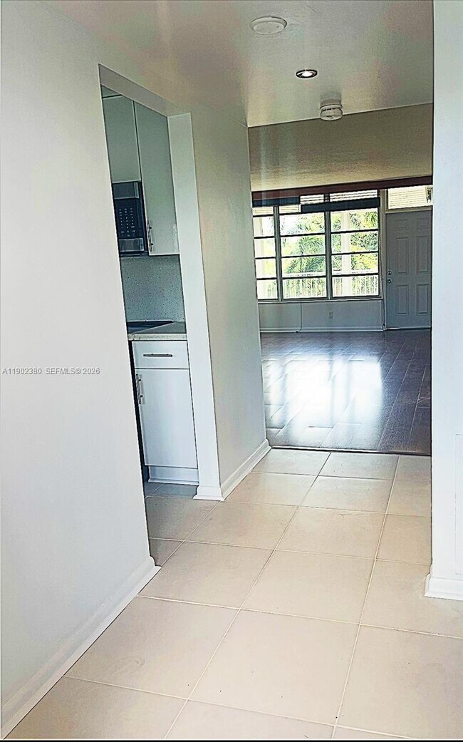 Building Photo - 3181 S Ocean Dr