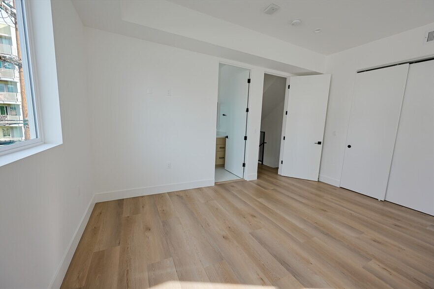 Building Photo - 11241 Morrison St