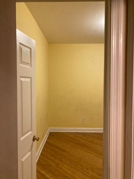 Bright clean room - 840 Ramblewood Dr