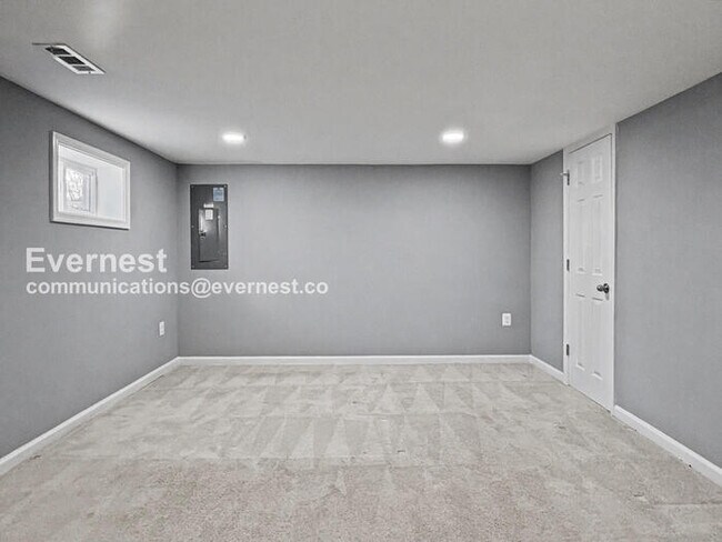 Building Photo - 8010 Carmel Dr