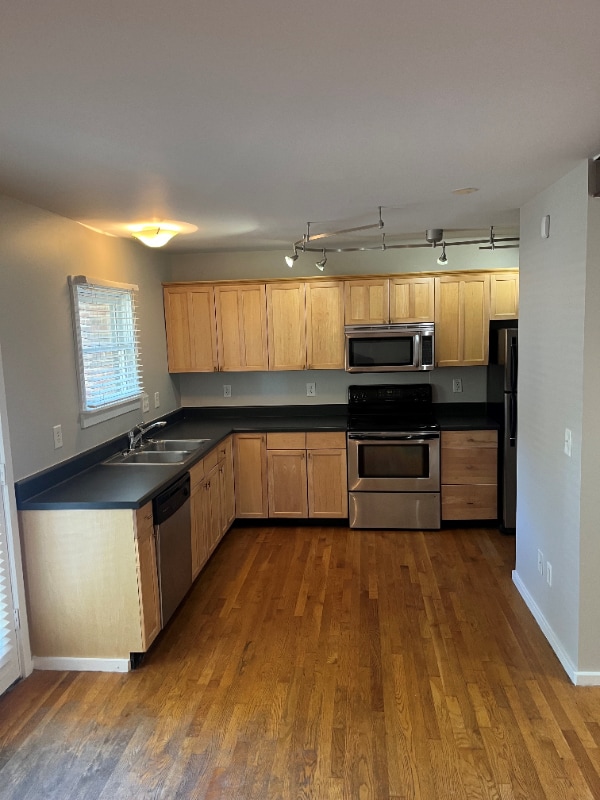 Building Photo - 940 Gale Ln