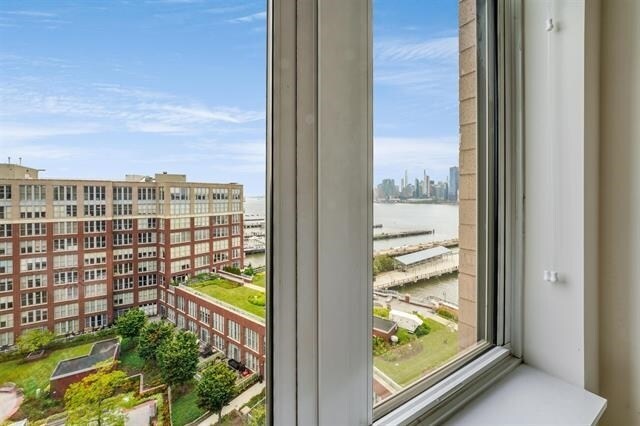 Building Photo - 1125 Maxwell Ln