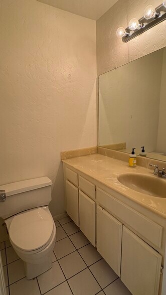 Building Photo - 3865 Albatross St