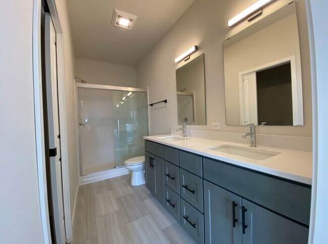 Building Photo - $2,275 | 3 Bedroom, 2.5 Bathroom Town Home | Pet Friendly | Sublease* | Available for August 1st,...