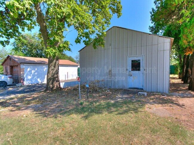 Building Photo - 9706 N Garnett Dr