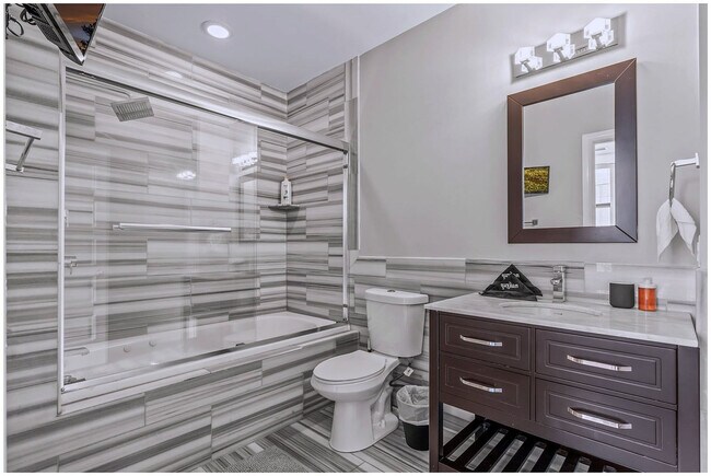 Building Photo - 1401 N 5th St