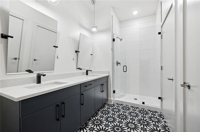 Building Photo - 112 Rogers St NE