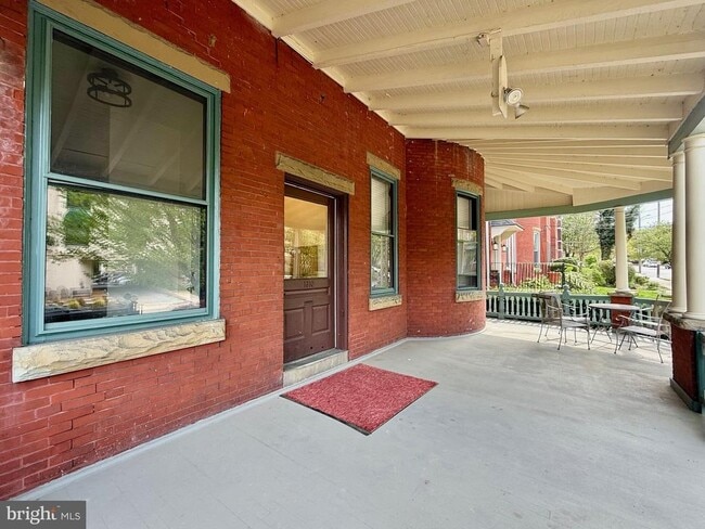 Building Photo - 1610 N Broom St