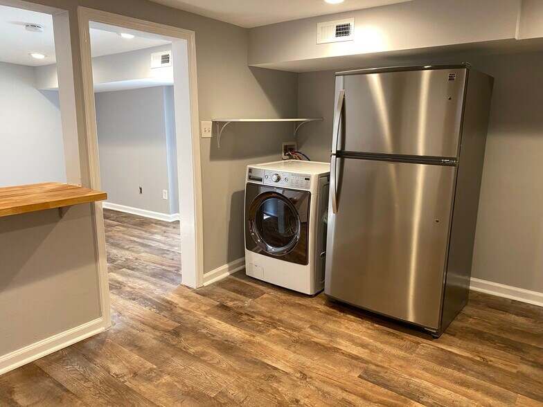 Building Photo - 565 pennington ave