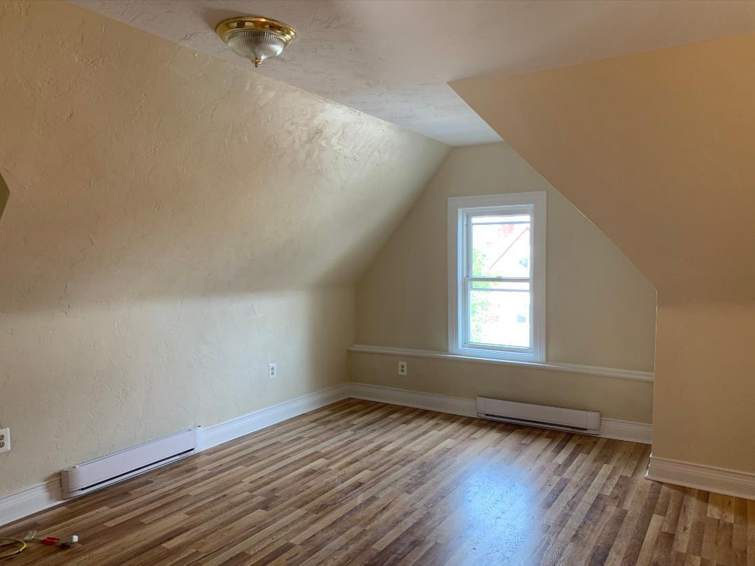 Building Photo - 218 S St Clair St