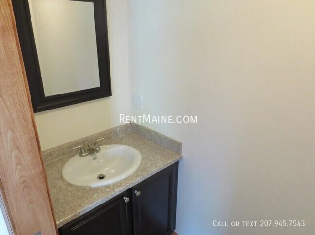 Building Photo - 208 Western Ave