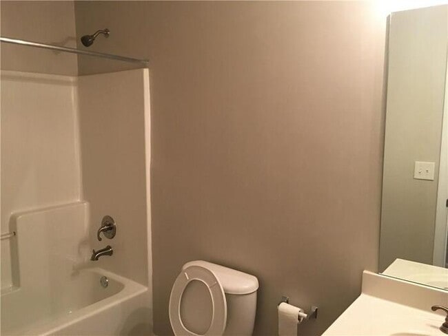 Building Photo - 765 Rockbass Rd