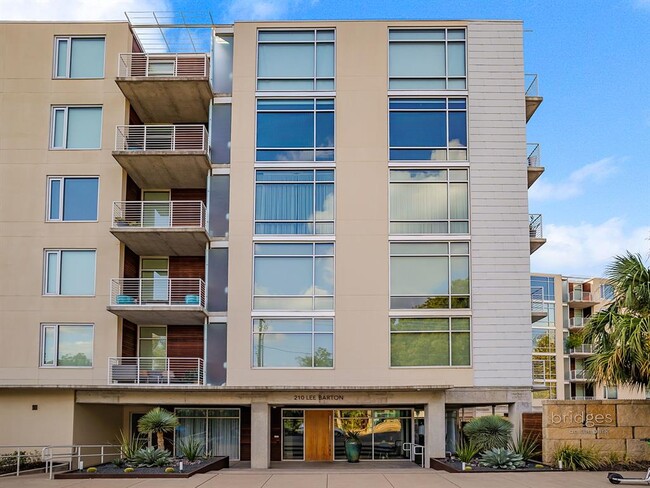 Building Photo - 210 Lee Barton Dr