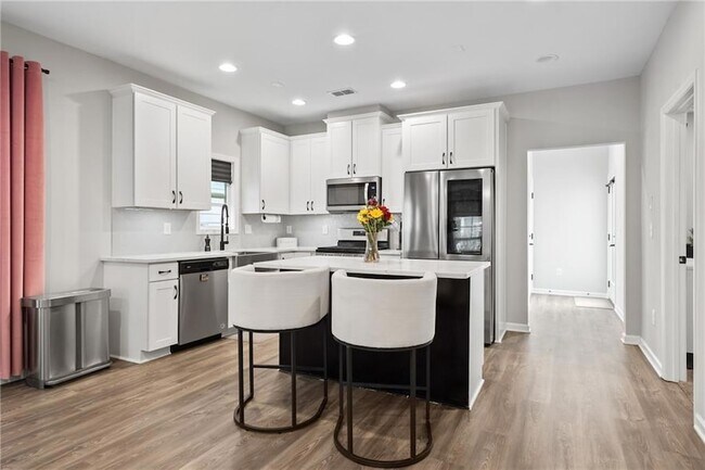 Building Photo - 2047 Drew Dr