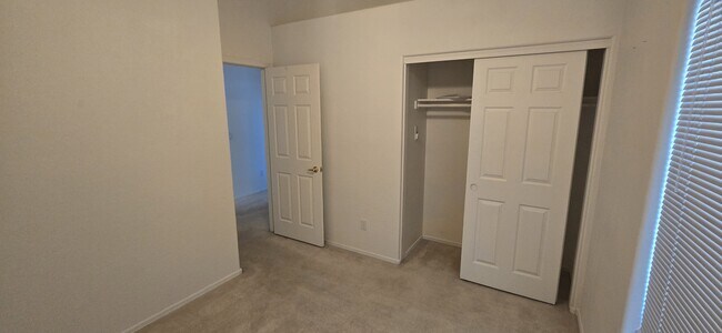 Building Photo - 8971 E Rainier Dr