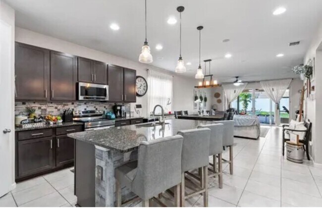 Building Photo - Four bedroom Two bath - Winter Haven