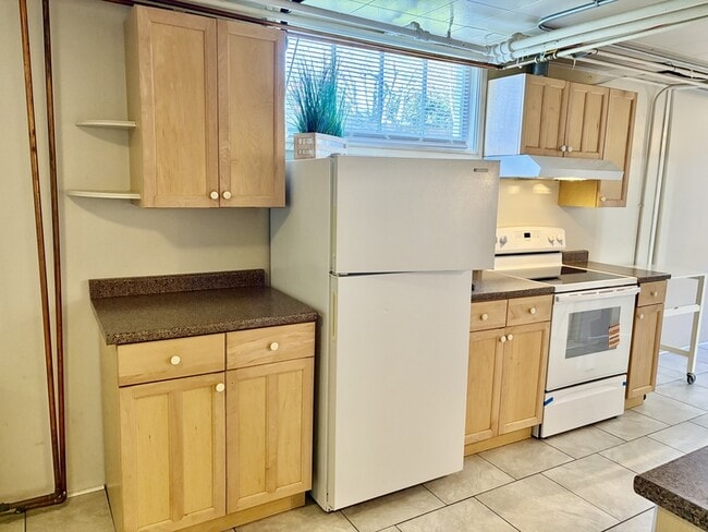 Building Photo - 2732 Eldridge Ave