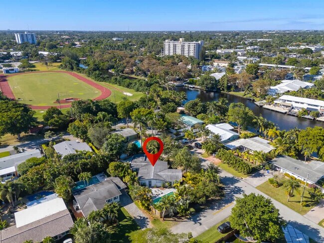 Building Photo - 714 NE 17th Ct