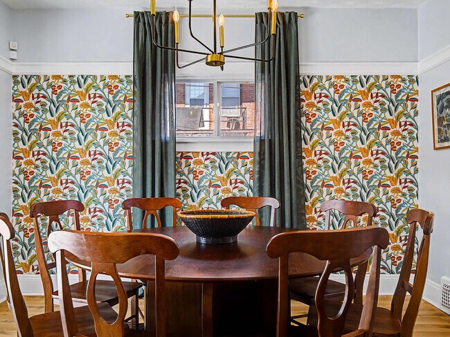 Building Photo - 2010 Chesterland Ave