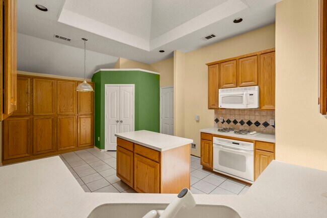 Building Photo - 10218 Garden Crossing Ln