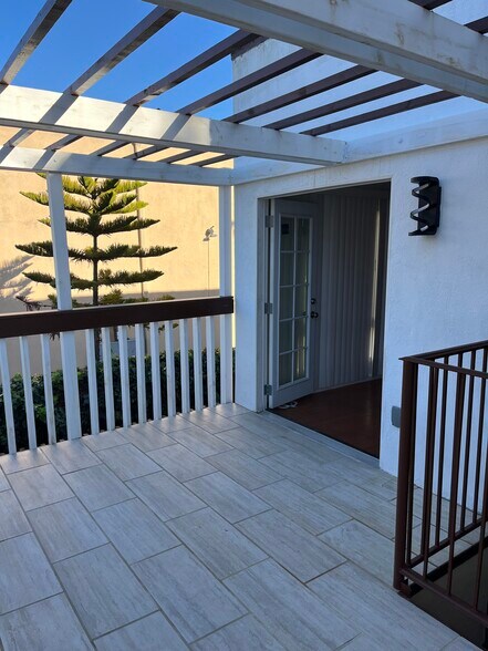 Building Photo - 8056 Redlands St