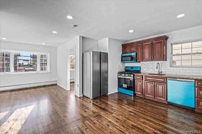 Building Photo - 953A E 217th St