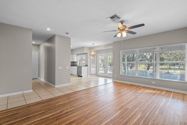 Building Photo - HUNTINGTON POINTE - 4 bd • 2.5 ba • 2,142 ft² (Lake Mary)