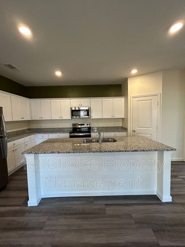 Building Photo - 8229 Pitchfork Dr