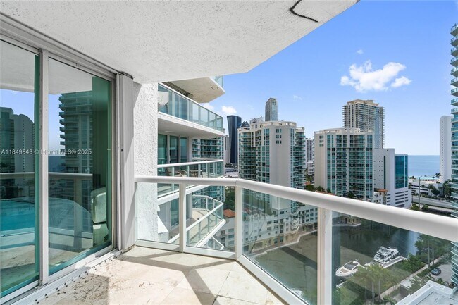 Building Photo - 16500 Collins Ave