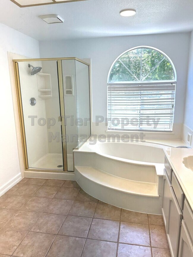 Building Photo - Beautiful 3 Bed / 2.5 Bath / 2,211 Sqft Sa...