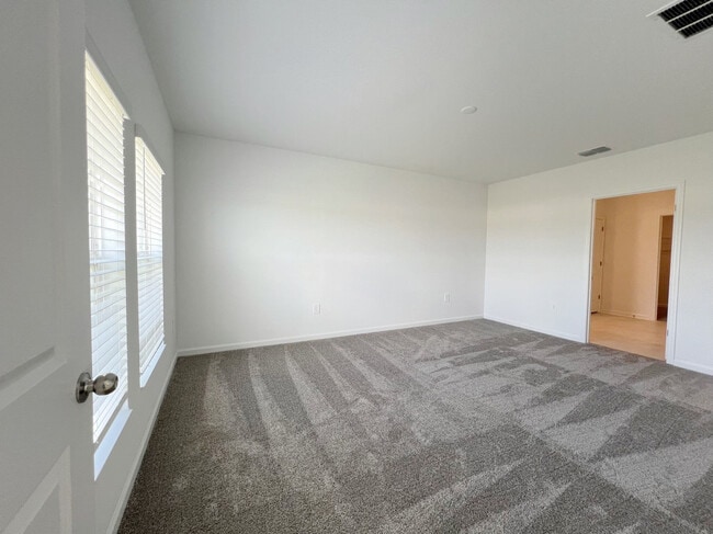 Building Photo - 317 Singing Sands Cir