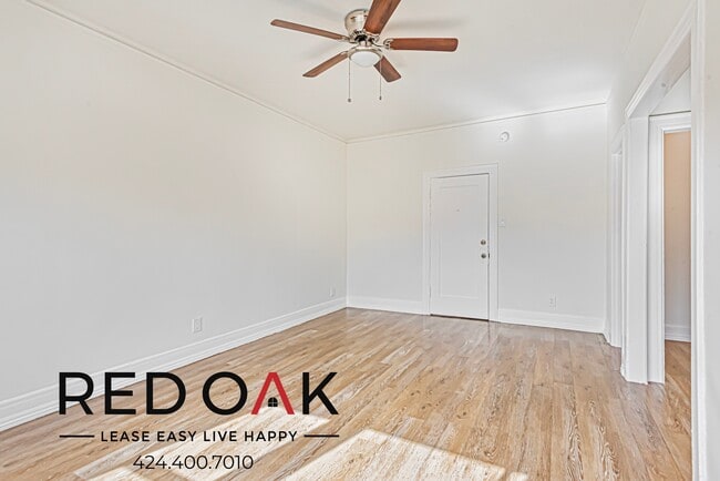 Building Photo - Beautiful Studio with Hardwood Style Floor...