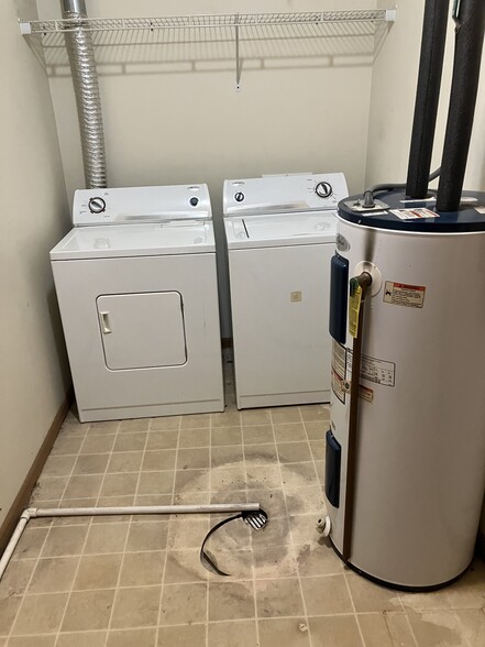 Laundry, utility room - 1005 N Middle St