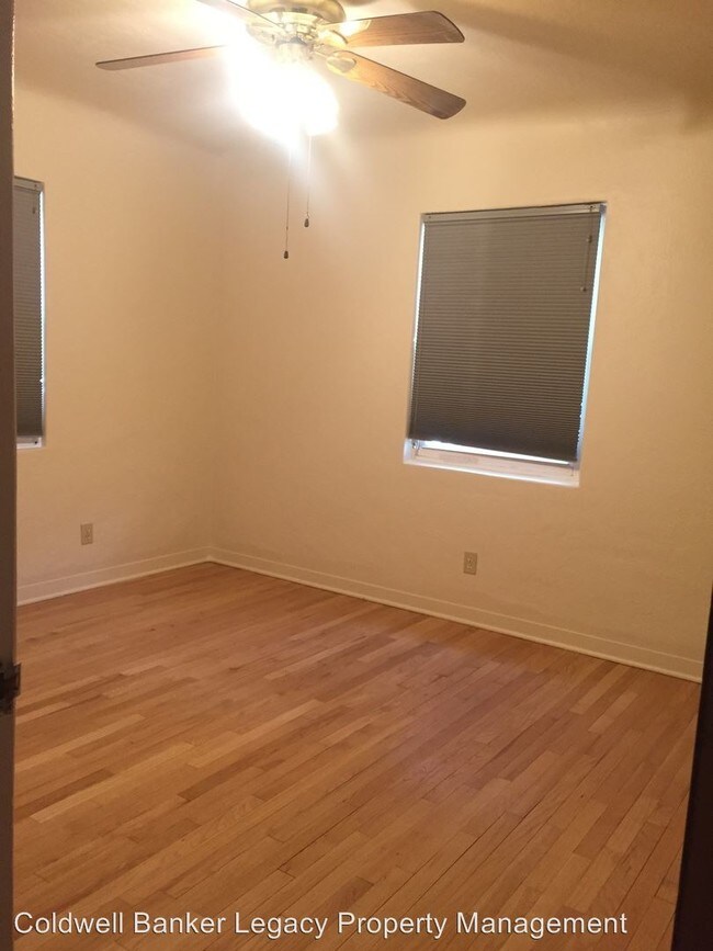 Building Photo - 1220 Girard Blvd NE