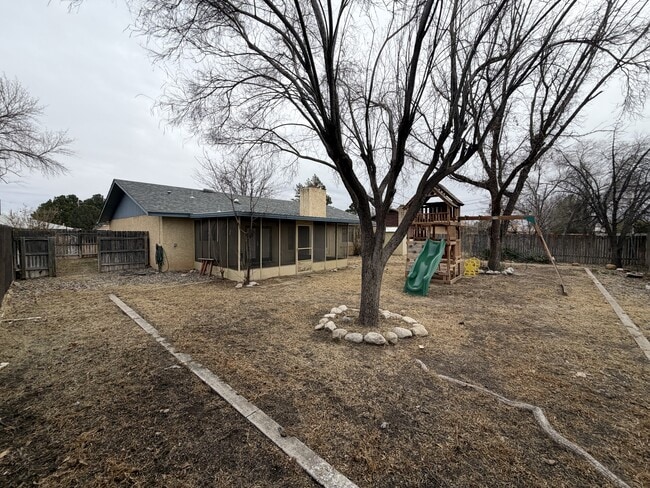 Building Photo - 2706 Park Dr