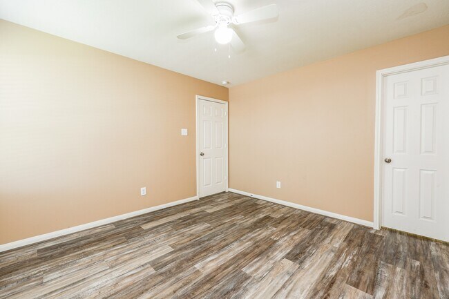 Building Photo - 6207 El Granate Dr