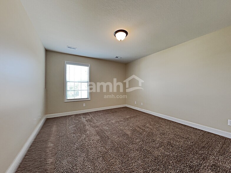 Building Photo - 7217 Deer Springs Way