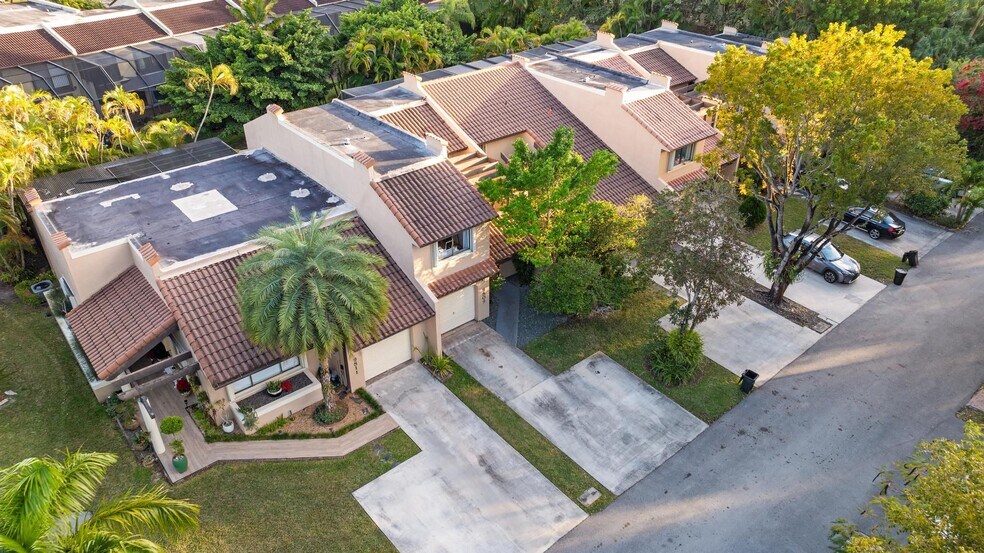 Building Photo - 9809 Costa del Sol Blvd