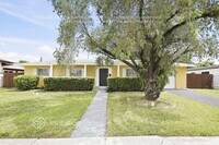 Building Photo - 15755 SW 105th Ct