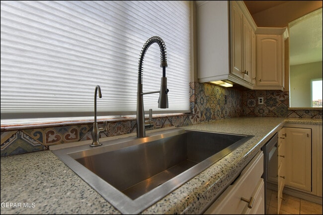 Building Photo - 6732 Pearl Ridge Dr