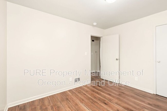 Building Photo - 6924 N Amherst St