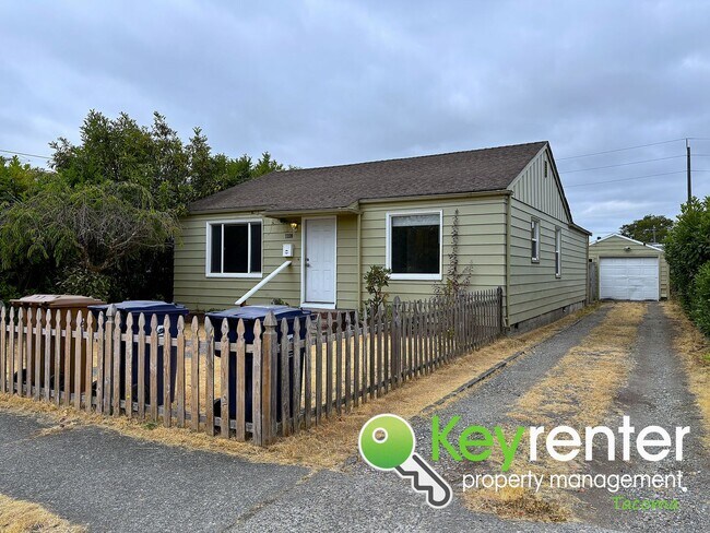 Building Photo - 4 Bedroom 2 Bathroom Tacoma Rental with Ga...