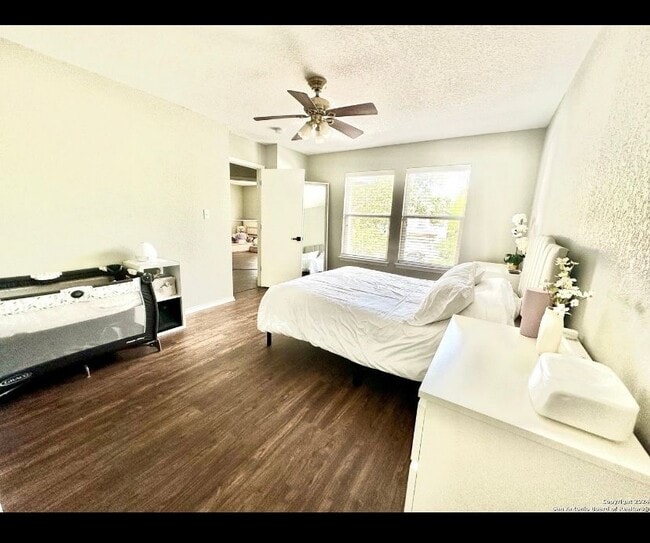 Building Photo - 10142 Amber Flora Dr