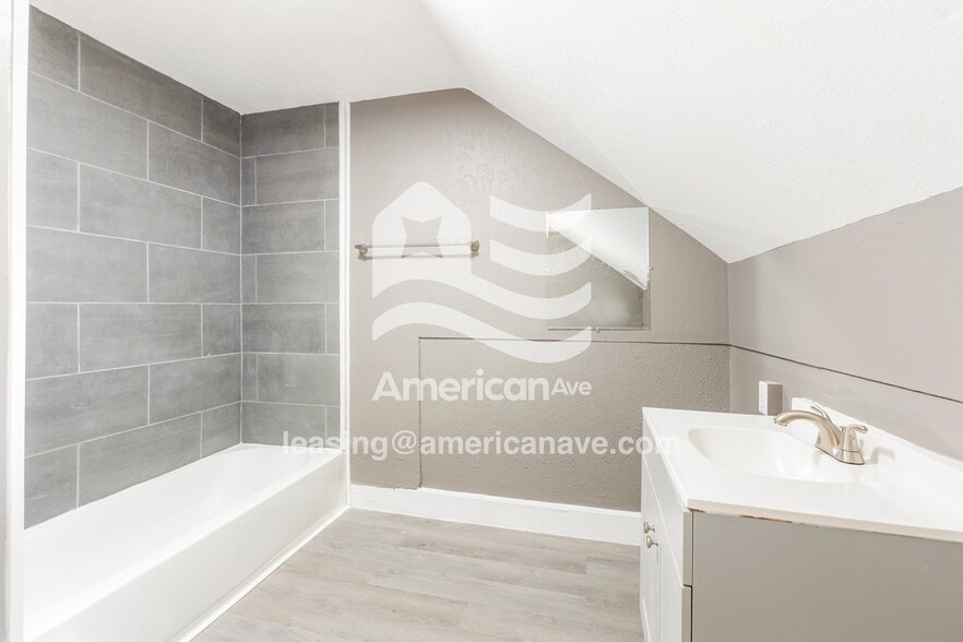 Building Photo - 250 Studebaker St