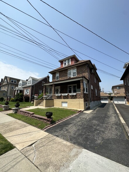 Primary Photo - 225 Hudson Pl