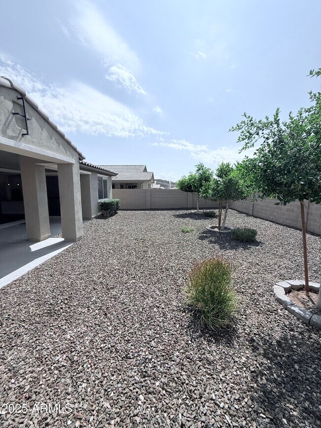 Building Photo - 11407 W Duane Ln