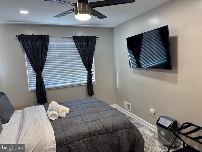 Building Photo - 8315 Navahoe Dr