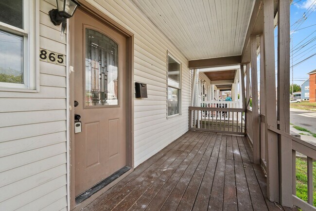 Building Photo - Beautiful 3 Bedroom House in Munhall available now!