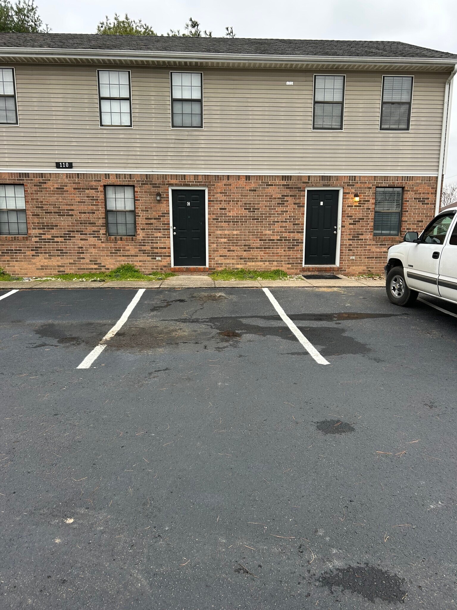 Building Photo - 120 Creekwood Ave